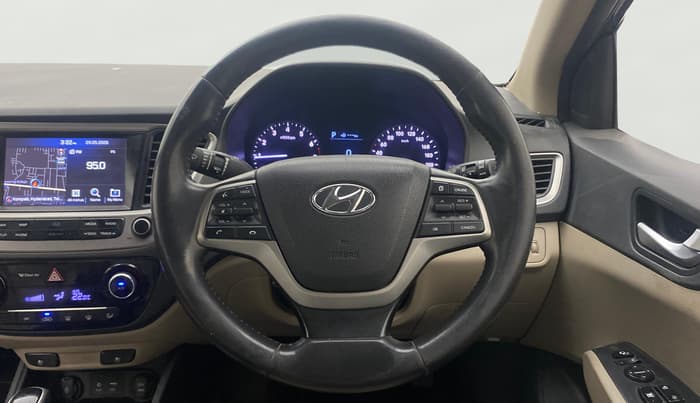 2017 Hyundai Verna 1.6 VTVT SX (O) AT, Petrol, Automatic, 93,308 km, Steering Wheel Close Up