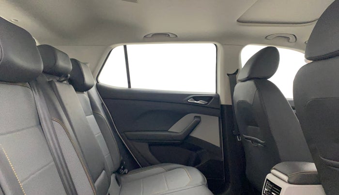 2022 Skoda KUSHAQ STYLE 1.5L TSI DSG, Petrol, Automatic, 27,752 km, Right Side Rear Door Cabin