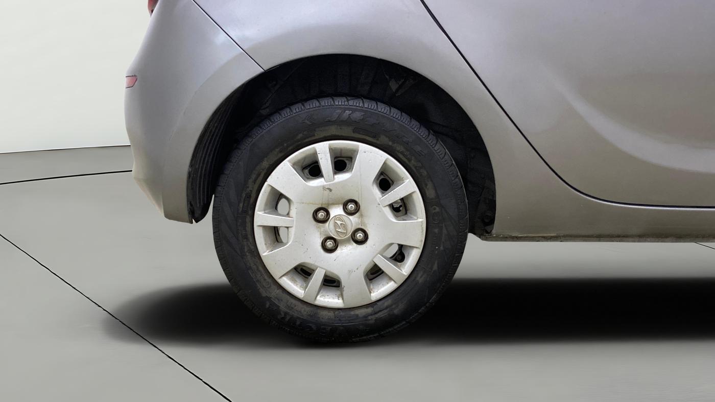 2013 Hyundai i20 MAGNA 1.2, Petrol, Manual, 1,43,751 km, Right Rear Wheel