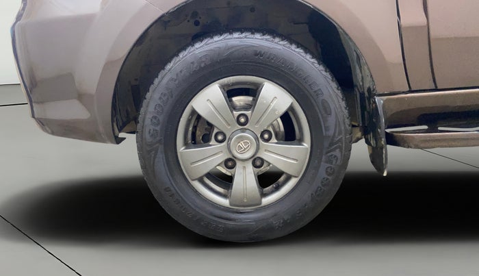 2012 Tata Safari Storme 2.2 VX 4X2, Diesel, Manual, 1,05,487 km, Left Front Wheel