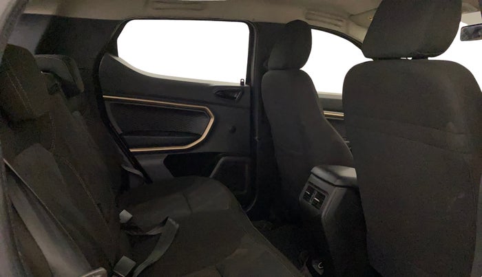 2022 Renault Kiger RXT MT, Petrol, Manual, 30,854 km, Right Side Rear Door Cabin