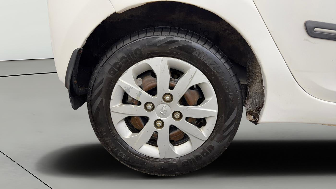 2018 Hyundai Eon MAGNA +, CNG, Manual, 79,427 km, Right Rear Wheel