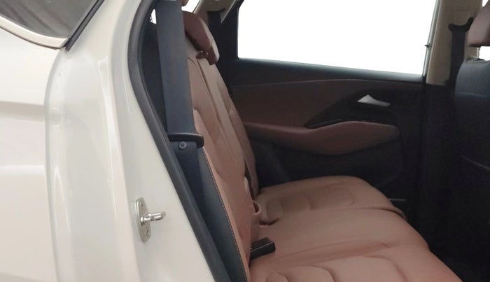 2023 MG HECTOR PLUS SAVVY PRO 1.5 TURBO CVT 7 STR, Petrol, Automatic, 44,800 km, Right Side Rear Door Cabin