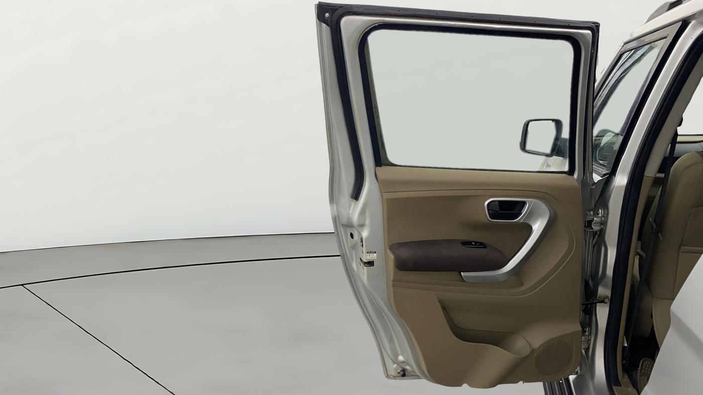 2018 Mahindra TUV300 T8, Diesel, Manual, 49,539 km, LHS Rear Door