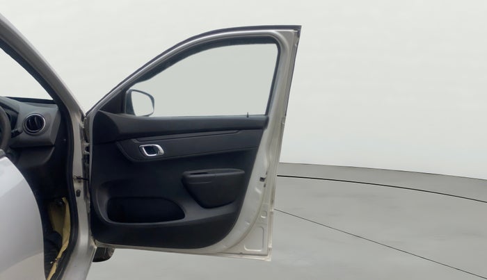 2018 Renault Kwid RXT 1.0 AMT, Petrol, Automatic, 32,954 km, RHS Front Door