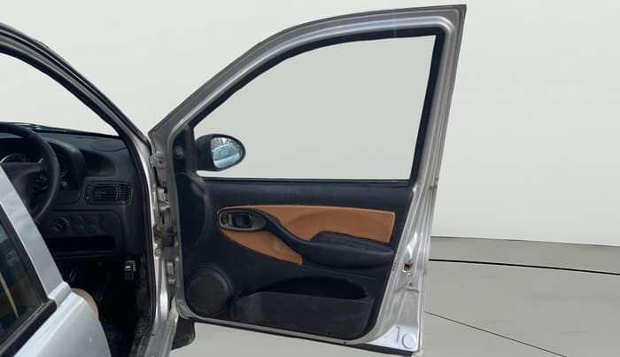 2016 Tata Indigo ECS LX TDI, Diesel, Manual, 1,28,146 km, RHS Front Door