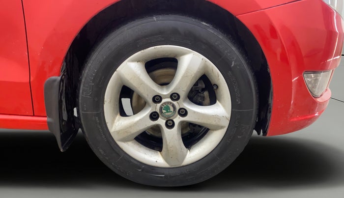 2013 Skoda Rapid ELEGANCE 1.6 TDI CR MT, Diesel, Manual, 1,02,515 km, Right Front Wheel