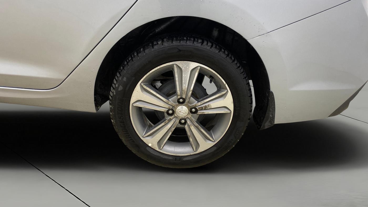 2019 Hyundai Verna 1.6 VTVT SX + AT, Petrol, Automatic, 47,759 km, Left Rear Wheel