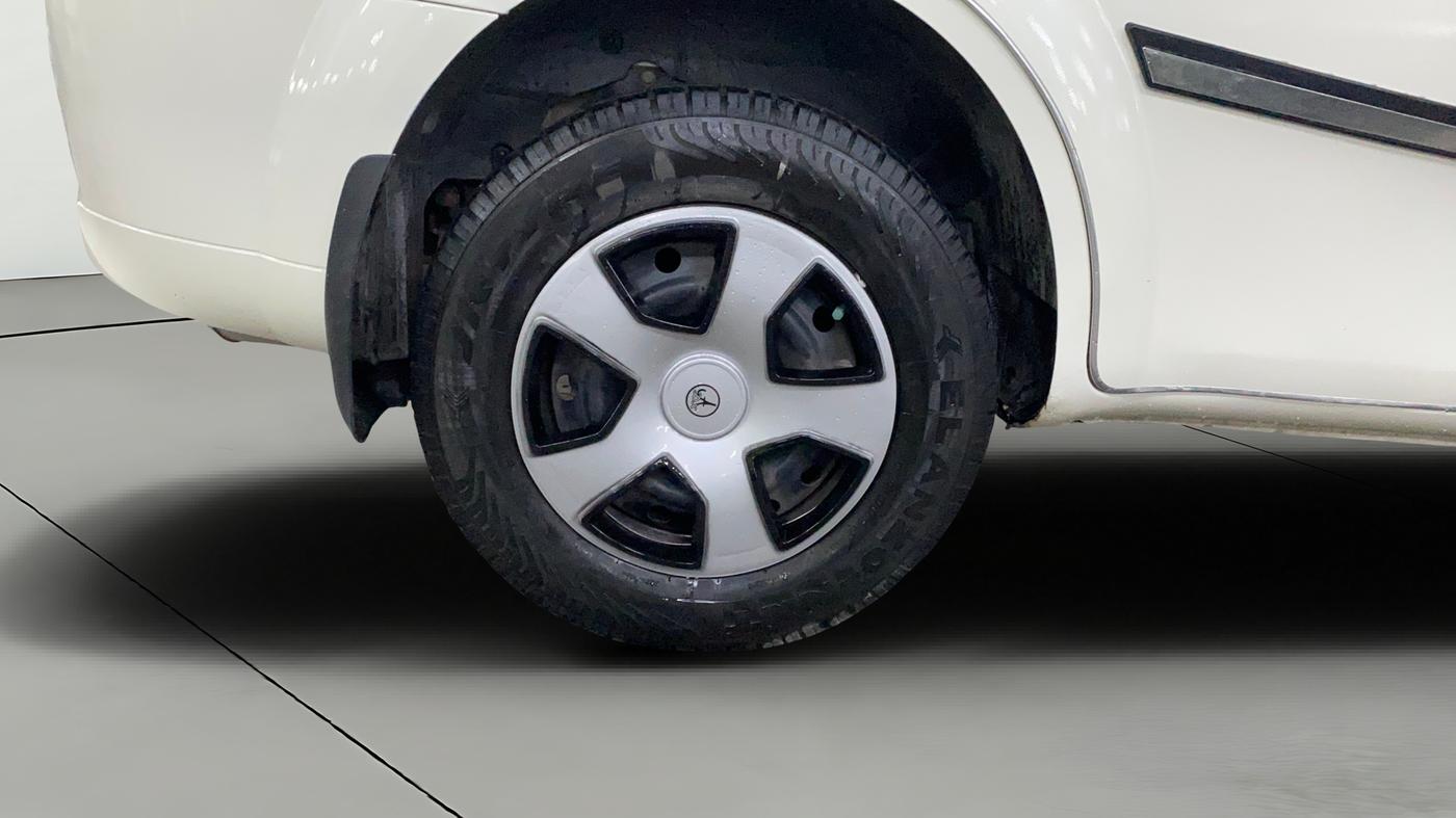 2017 Mahindra XUV500 W4, Diesel, Manual, 74,259 km, Right Rear Wheel