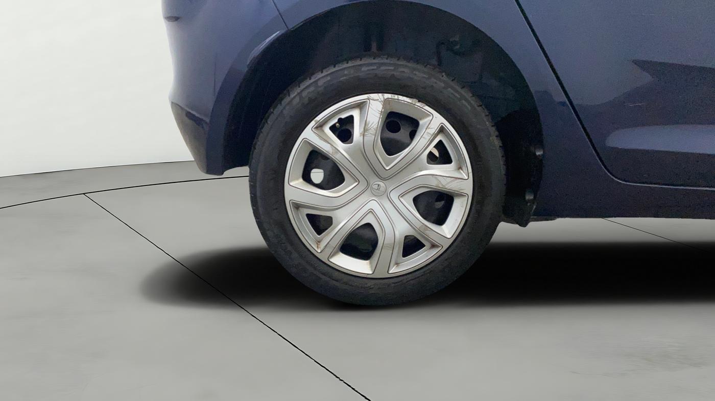 2024 Tata ALTROZ XM PLUS PETROL, Petrol, Manual, 31,608 km, Right Rear Wheel