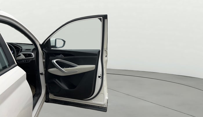 2021 MG HECTOR PLUS SUPER 1.5 PETROL TURBO HYBRID MT 7-STR, Petrol, Manual, 91,637 km, RHS Front Door