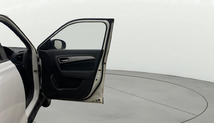 2016 Maruti Vitara Brezza ZDI PLUS, Diesel, Manual, 1,35,208 km, RHS Front Door