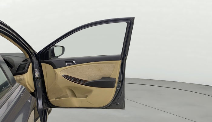 2013 Hyundai Verna FLUIDIC 1.6 VTVT SX, Petrol, Manual, 55,937 km, RHS Front Door