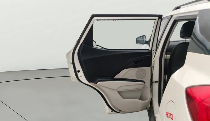 2022 Mahindra XUV300 W6 1.2 PETROL AMT, Petrol, Automatic, 36,886 km, LHS Rear Door