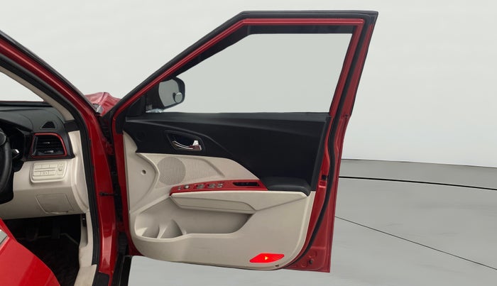 2021 Mahindra XUV300 W8 1.2 PETROL, Petrol, Manual, 55,848 km, RHS Front Door