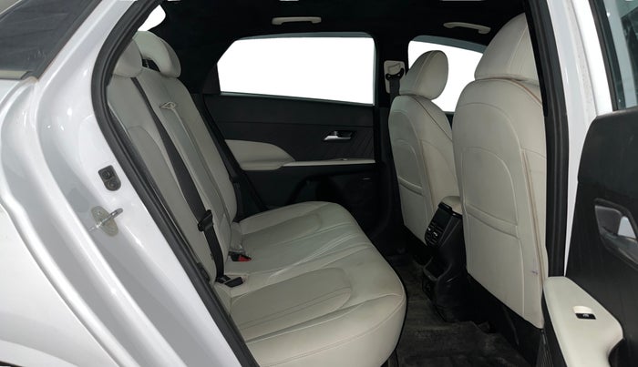 2023 Hyundai Verna SX(O) 1.5 MPI IVT , Petrol, Automatic, 37,010 km, Right Side Rear Door Cabin