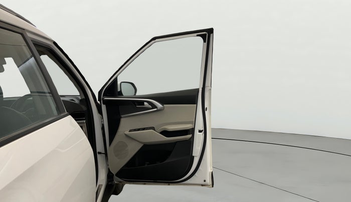 2023 KIA CARENS PRESTIGE PLUS 1.5 PETROL IMT 7 STR, Petrol, Manual, 18,306 km, RHS Front Door