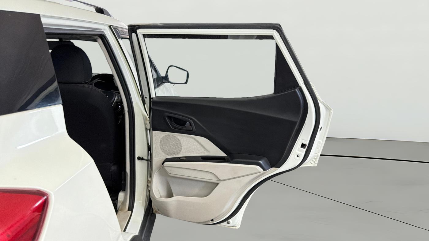 2022 Mahindra XUV300 W4 1.5 DIESEL, Diesel, Manual, 39,322 km, RHS Rear Door