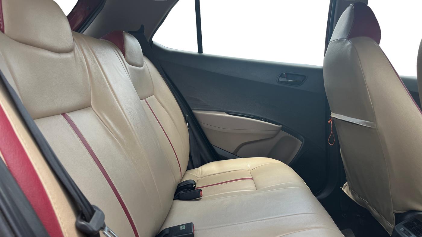 2016 Hyundai Grand i10 MAGNA AT 1.2 KAPPA VTVT, Petrol, Automatic, 20,698 km, Right Side Rear Door Cabin