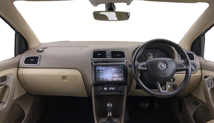 2016 Skoda Rapid 1.5 TDI CR STYLE PLUS AT, Diesel, Automatic, 1,10,839 km, Dashboard