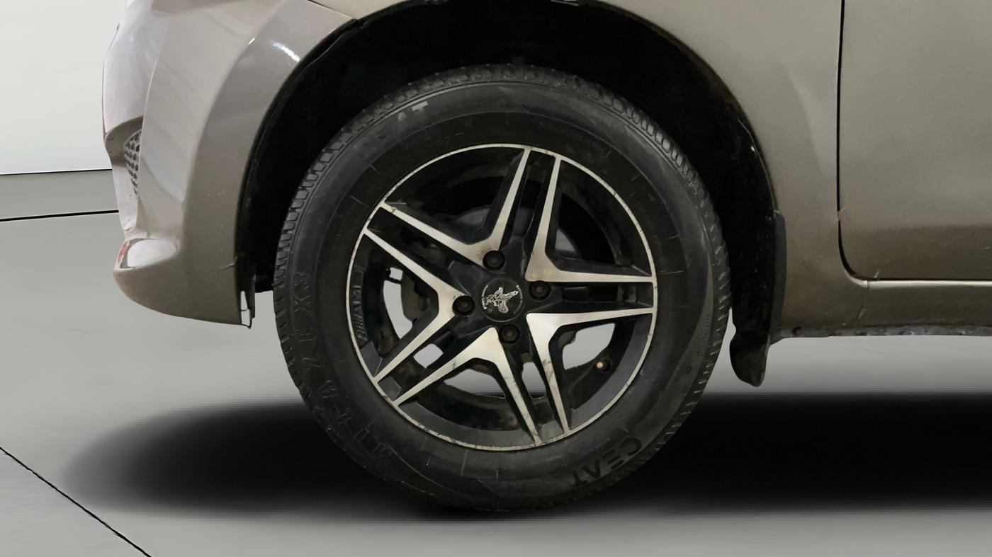 2017 Datsun Go Plus T, CNG, Manual, 70,909 km, Left Front Wheel