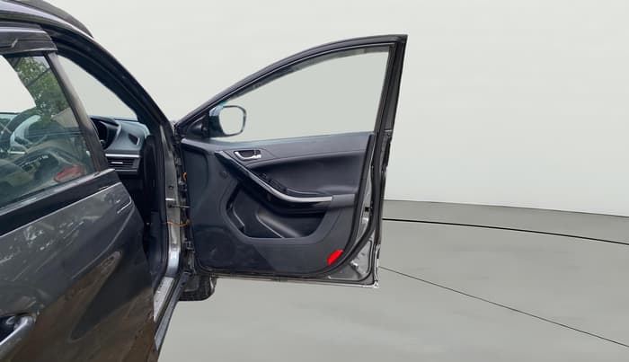 2024 Tata NEXON FEARLESS + SUNROOF DCA DUAL TONE 1.2 PETROL, Petrol, Automatic, 26,543 km, RHS Front Door