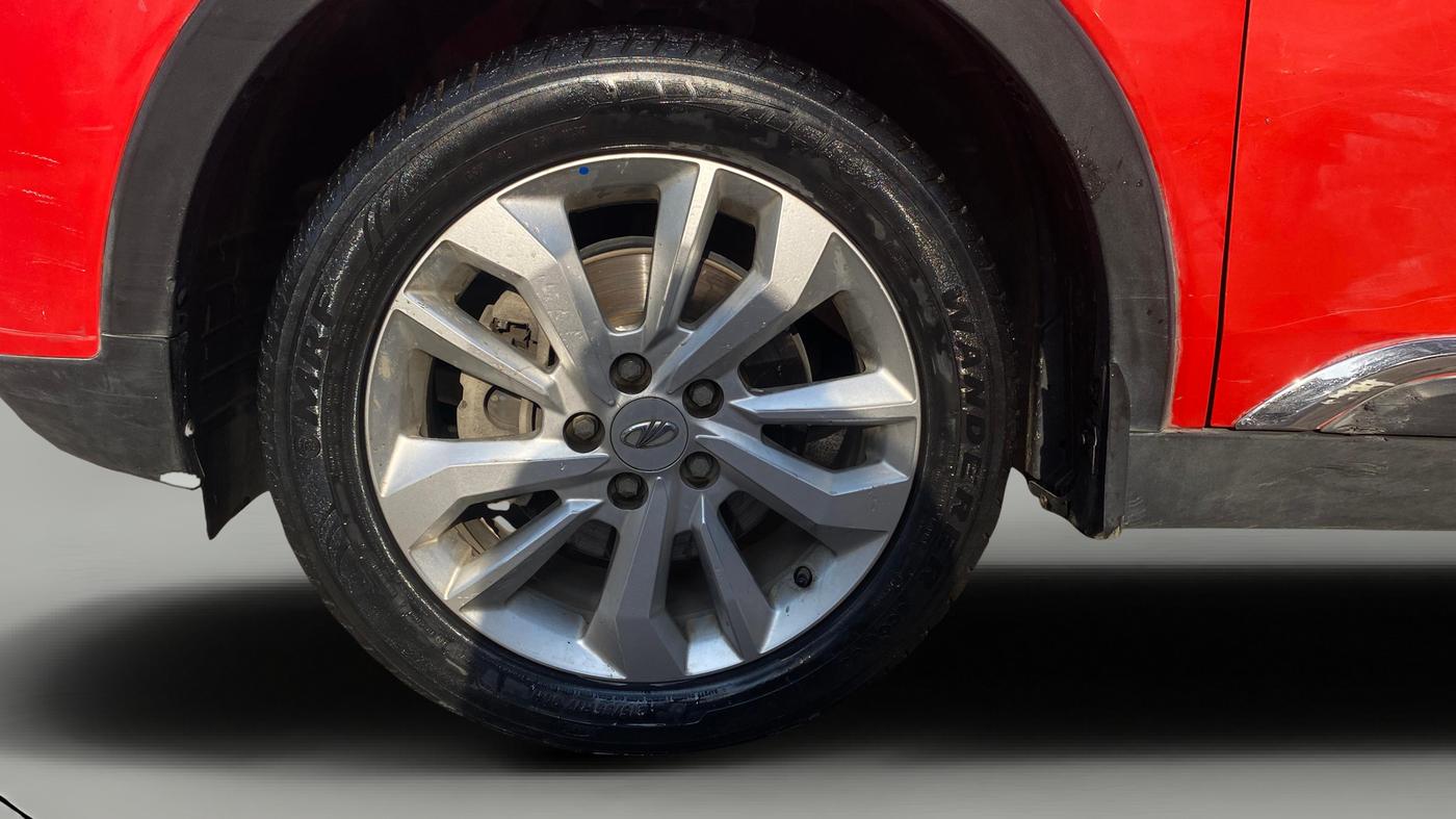 2020 Mahindra XUV300 W8 1.2 PETROL, Petrol, Manual, 31,803 km, Left Front Wheel