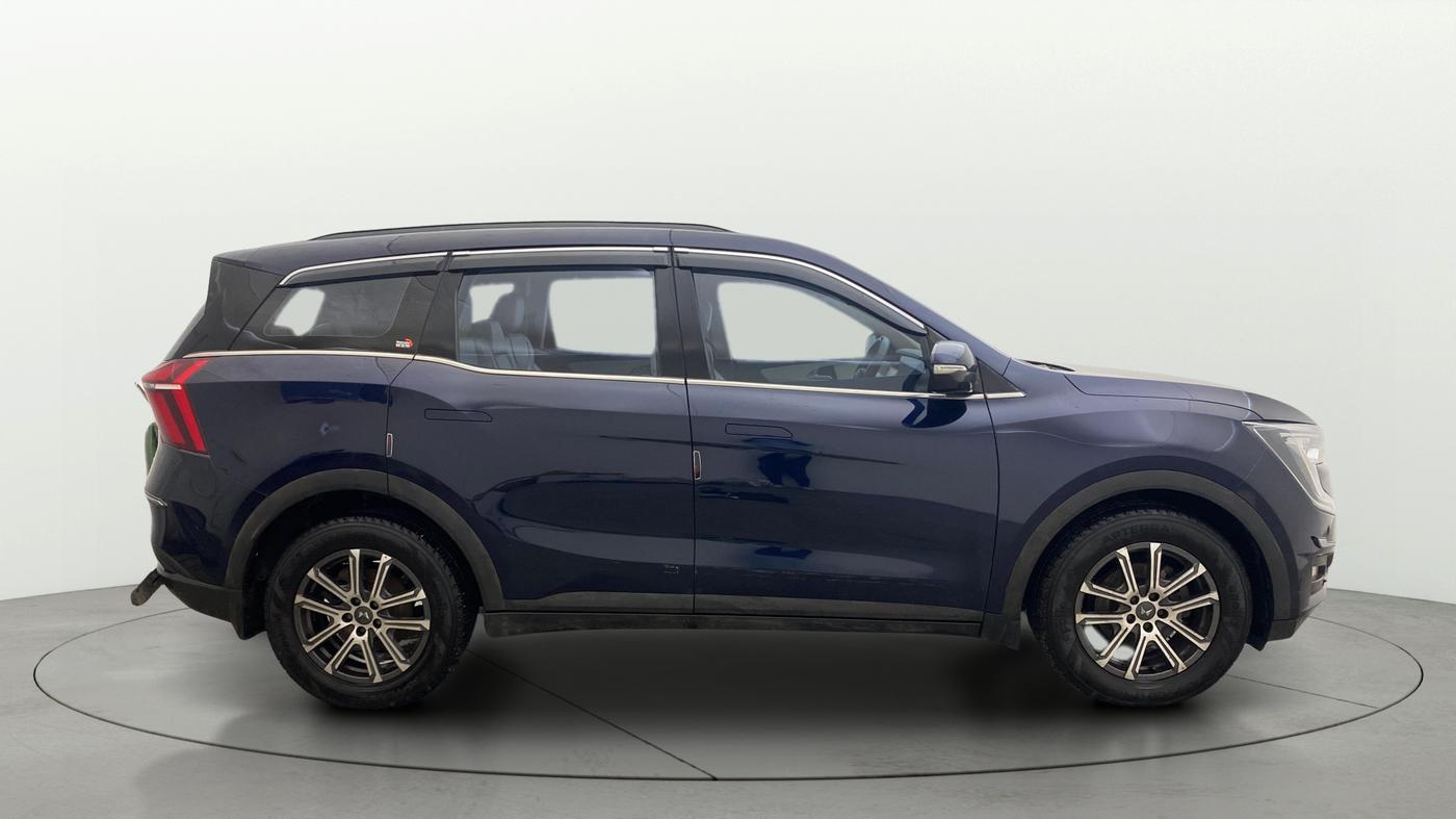 2022 Mahindra XUV700 AX 7 P AT 7 STR, Petrol, Automatic, 78,909 km, Right Side View