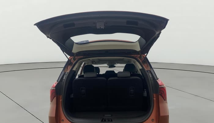 2024 Mahindra XUV700 AX 7 LUXURY P AT 7 STR, Petrol, Automatic, 28,763 km, Boot Open Zoomed View