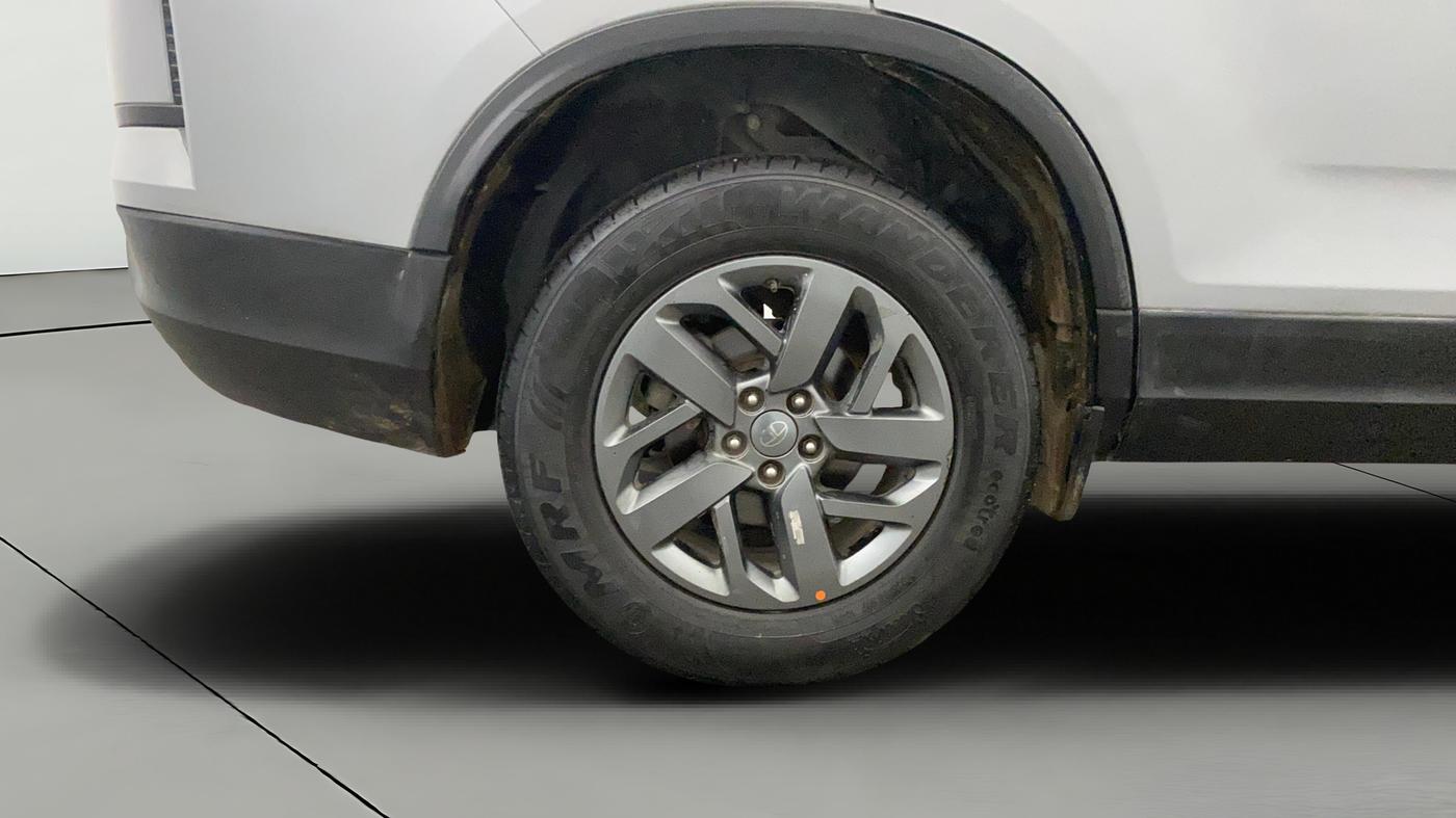 2024 Tata Safari PURE (O), Diesel, Manual, 68,201 km, Right Rear Wheel