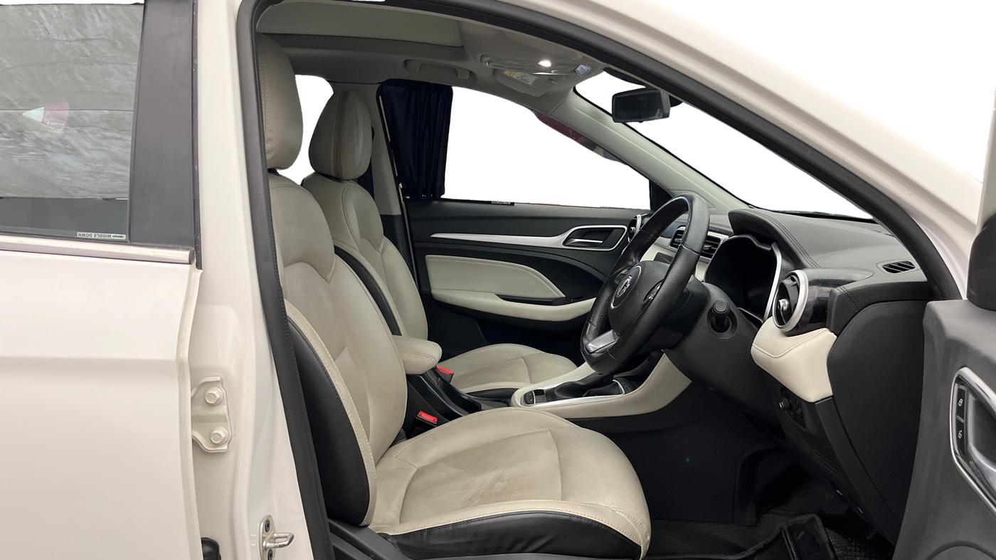 2023 MG ASTOR SMART 1.5 CVT, Petrol, Automatic, 29,217 km, Right Side Front Door Cabin
