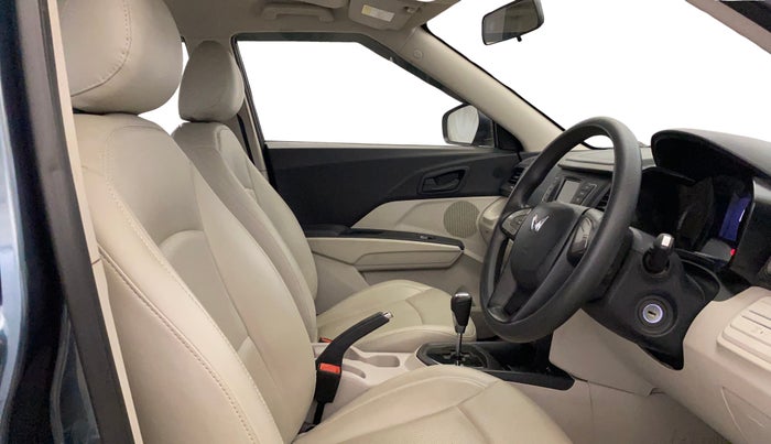 2023 Mahindra XUV300 W6 1.2 PETROL AMT, Petrol, Automatic, 22,980 km, Right Side Front Door Cabin