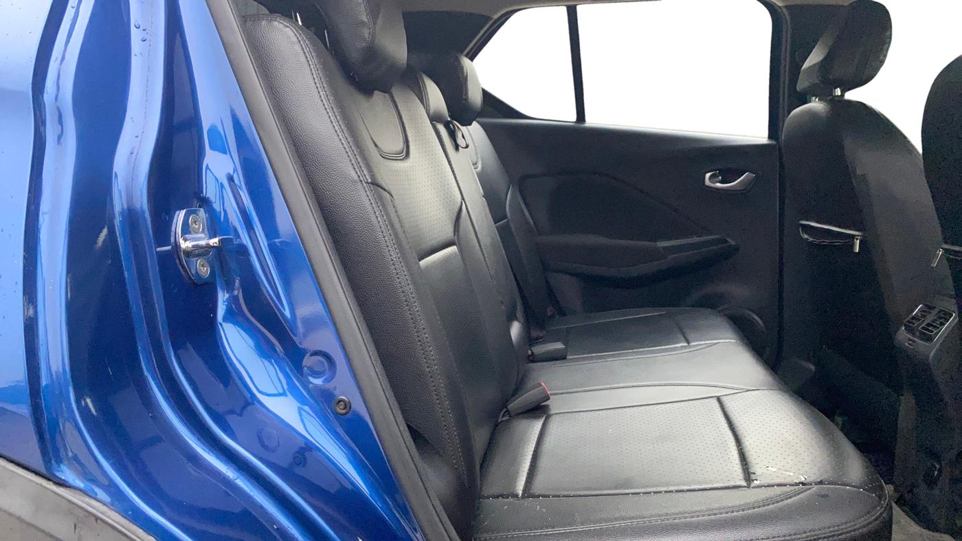 2019 Nissan Kicks XV 1.5, Petrol, Manual, 23,081 km, Right Side Rear Door Cabin
