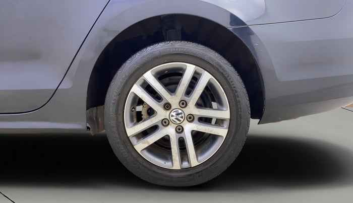 2015 Volkswagen Jetta HIGHLINE TDI AT, Diesel, Automatic, 1,18,810 km, Left Rear Wheel
