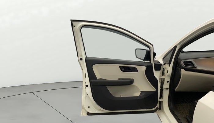 2022 Tata ALTROZ XM PLUS PETROL, Petrol, Manual, 33,960 km, LHS Front Door