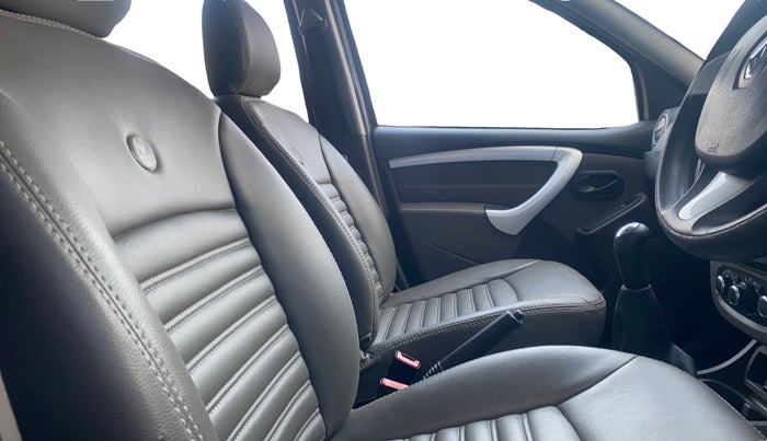 2016 Renault Duster RXL PETROL, Petrol, Manual, 52,815 km, Right Side Front Door Cabin