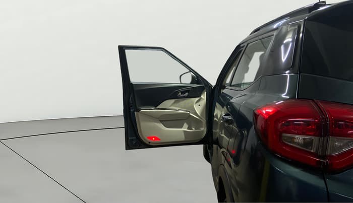 2021 Mahindra XUV300 W8 (O) 1.2 PETROL AMT, Petrol, Automatic, 91,580 km, LHS Front Door