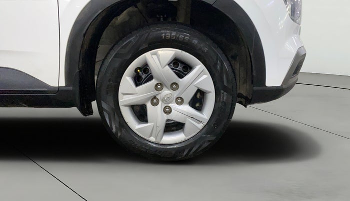 2020 Hyundai VENUE S 1.2, Petrol, Manual, 62,853 km, Right Front Wheel