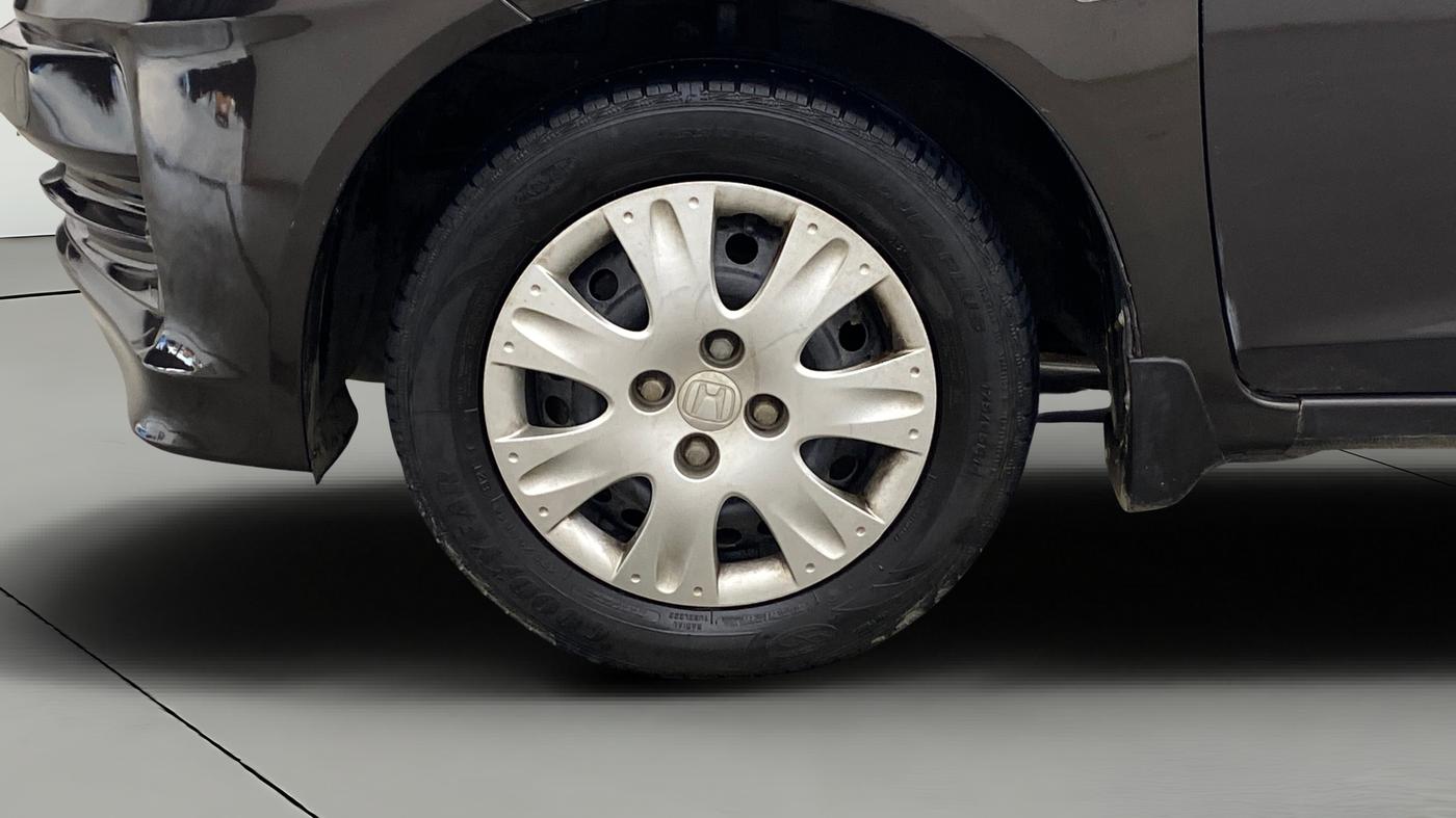 2015 Honda Amaze 1.2L I-VTEC S, Petrol, Manual, 1,11,146 km, Left Front Wheel