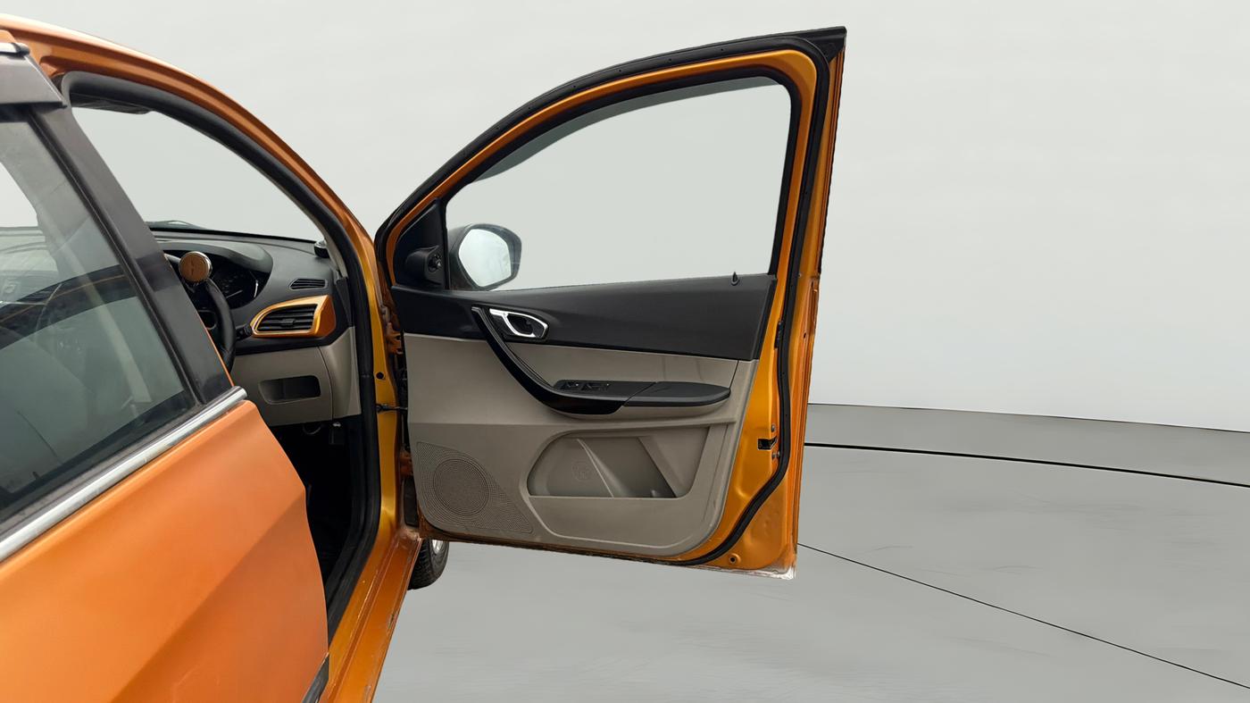 2018 Tata Tiago XZ PETROL, Petrol, Manual, 59,564 km, RHS Front Door