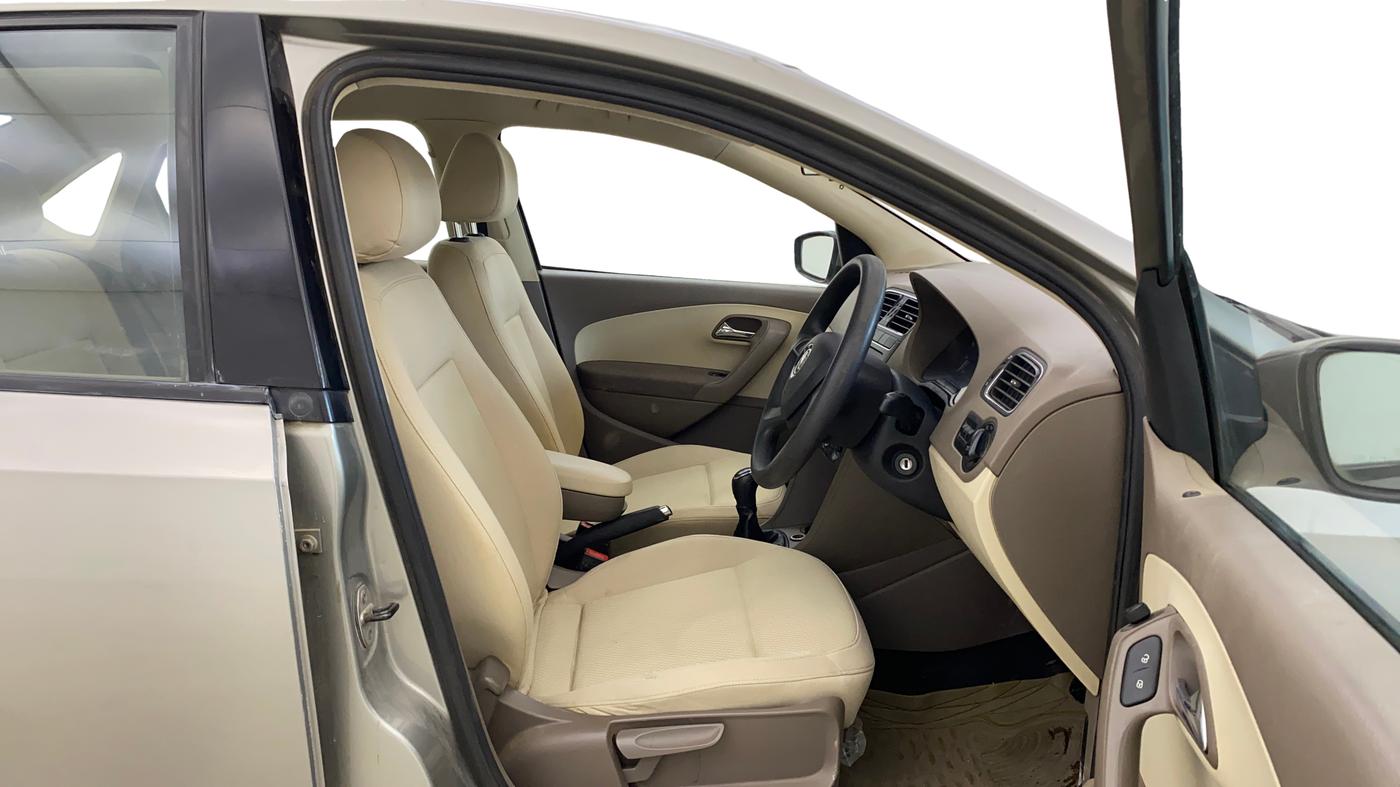 2013 Skoda Rapid AMBITION 1.6 MPI MT PLUS, Petrol, Manual, 66,030 km, Right Side Front Door Cabin