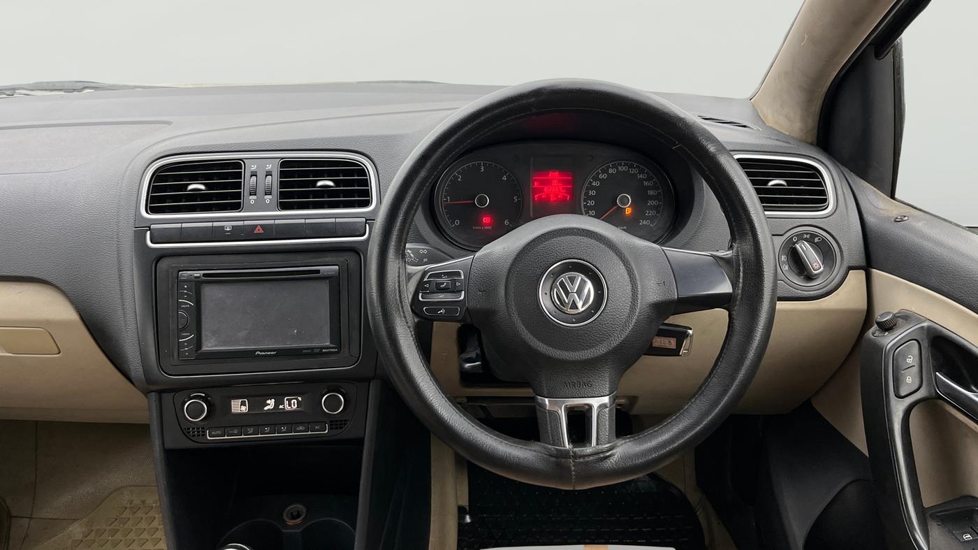 2013 Volkswagen Polo HIGHLINE DIESEL, Diesel, Manual, 1,02,202 km, Steering Wheel Close Up