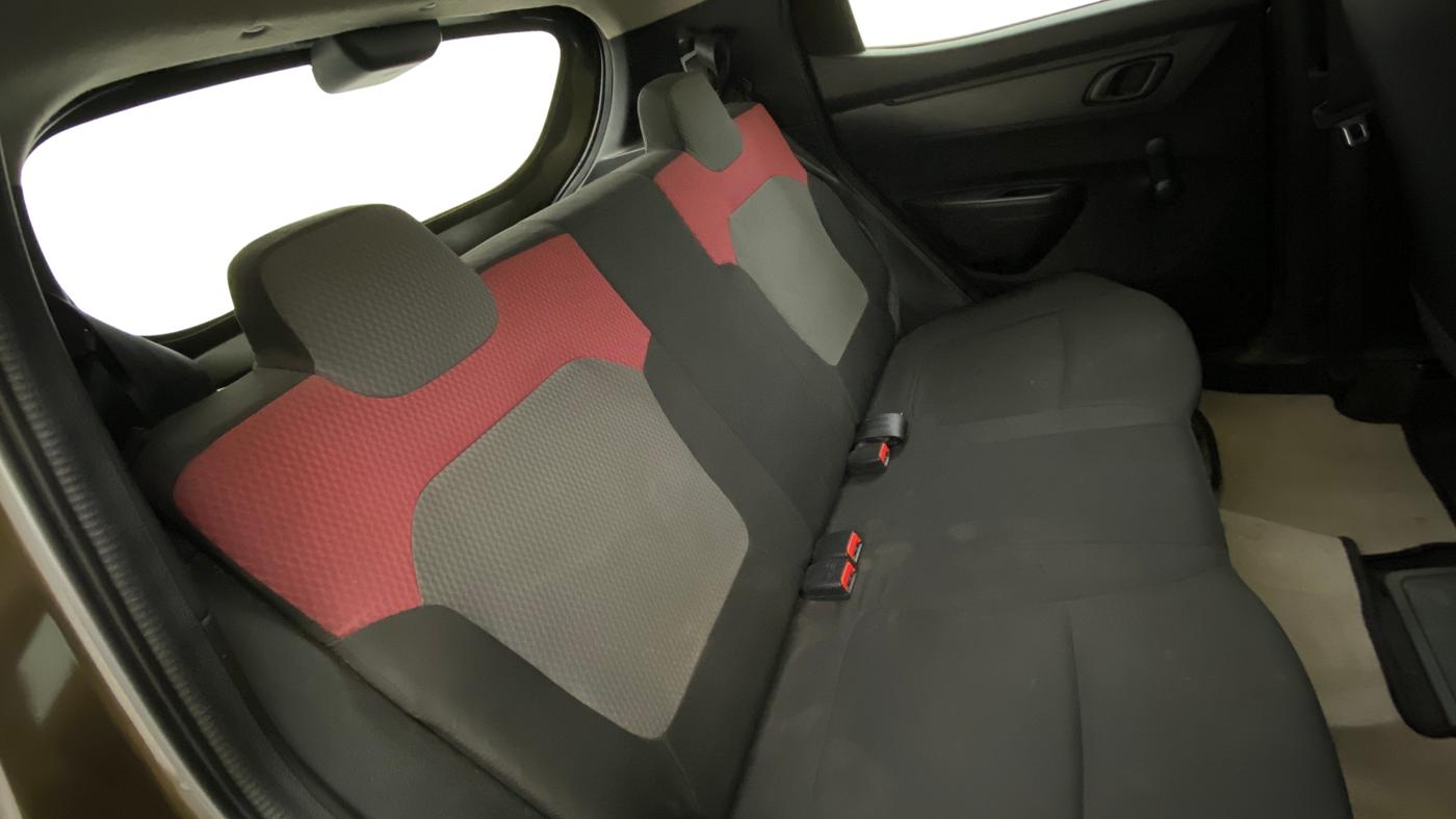 2018 Renault Kwid RXT 0.8 (O), Petrol, Manual, 64,218 km, Right Side Rear Door Cabin