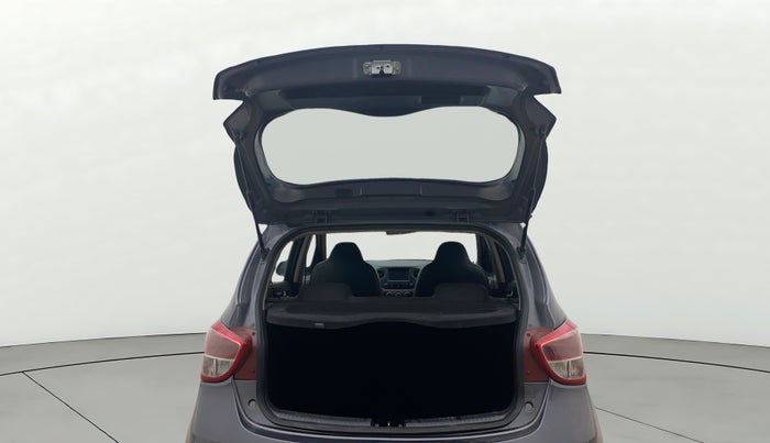 2017 Hyundai Grand i10 SPORTZ (O) AT 1.2 KAPPA VTVT, Petrol, Automatic, 31,331 km, Boot Door Open