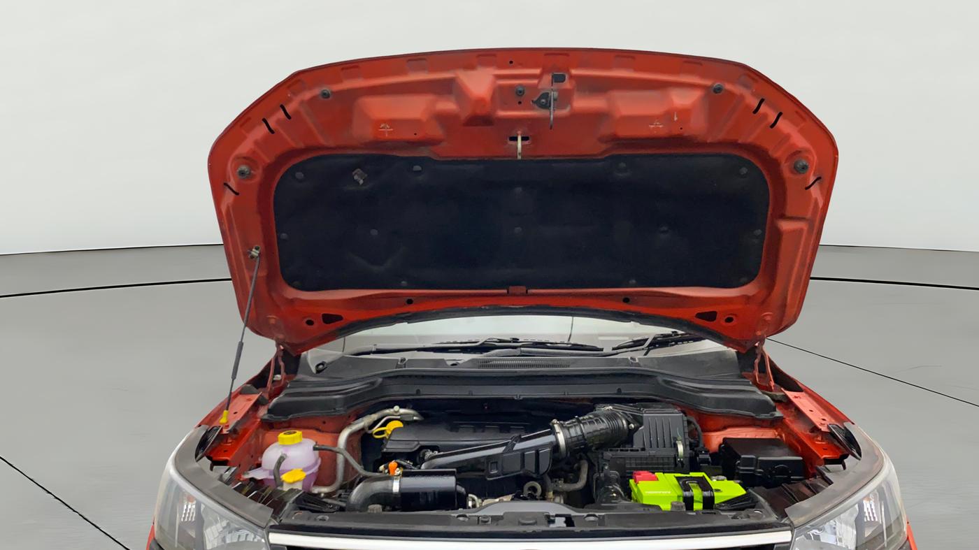 2019 Mahindra XUV300 W6 1.2 PETROL, Petrol, Manual, 86,895 km, Open Bonet