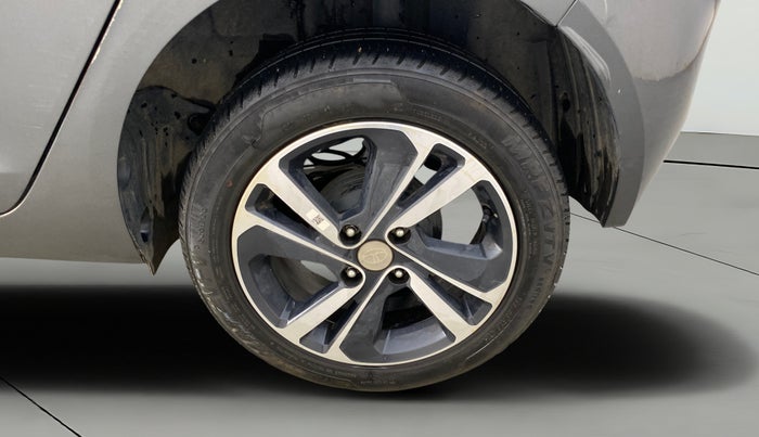 2022 Tata ALTROZ XZ PETROL, Petrol, Manual, 13,803 km, Left Rear Wheel