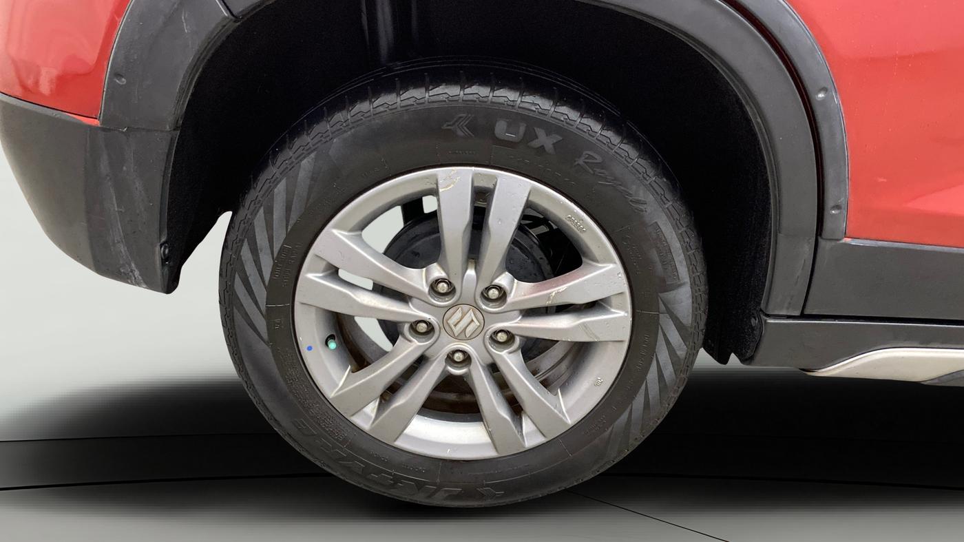 2016 Maruti Vitara Brezza ZDI, Diesel, Manual, 1,05,189 km, Right Rear Wheel