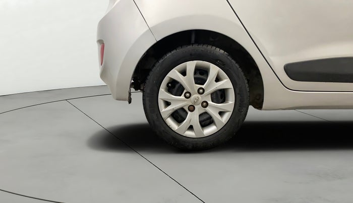 2015 Hyundai Grand i10 SPORTZ 1.2 KAPPA VTVT, CNG, Manual, 1,23,429 km, Right Rear Wheel