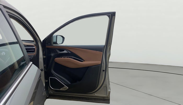 2023 MG HECTOR PLUS SHARP PRO 1.5 PETROL TURBO CVT 7 STR, Petrol, Automatic, 49,775 km, RHS Front Door