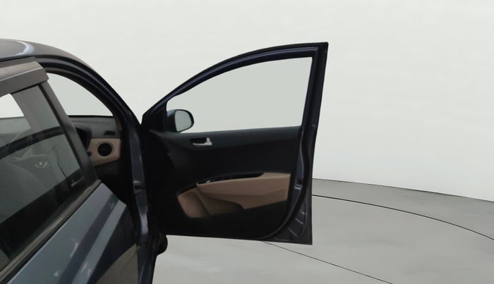 2014 Hyundai Xcent S (O) 1.2, Petrol, Manual, 64,985 km, RHS Front Door